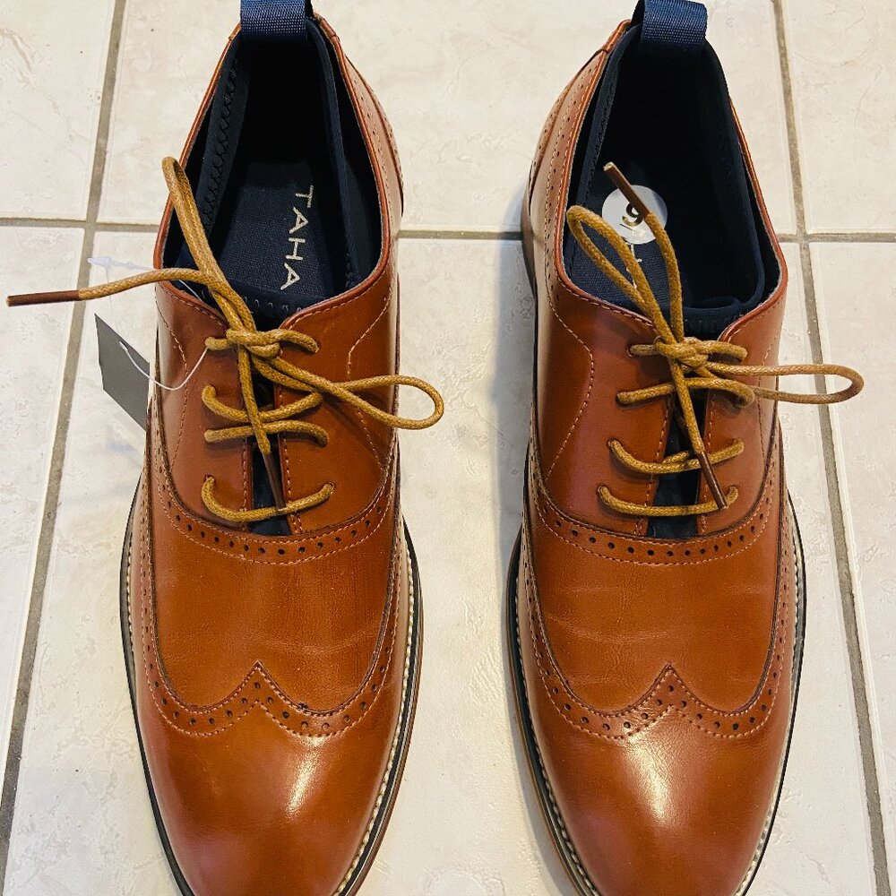 Tahari Men's dress shoes brown size 9 New with Tags